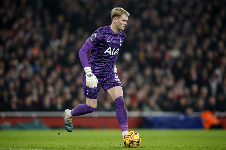 官方入口-TA：图多尔17分钟换金斯基，这是终极的背叛，像直接把他推去喂狼